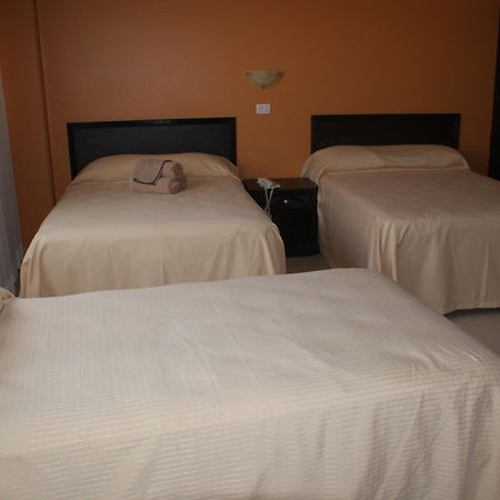 Hotel Miraflores Виляермоса Екстериор снимка