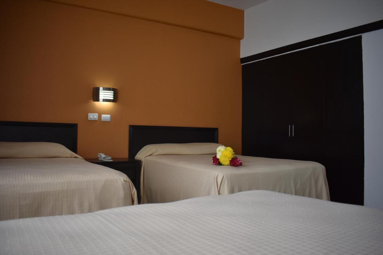 Hotel Miraflores Виляермоса Екстериор снимка