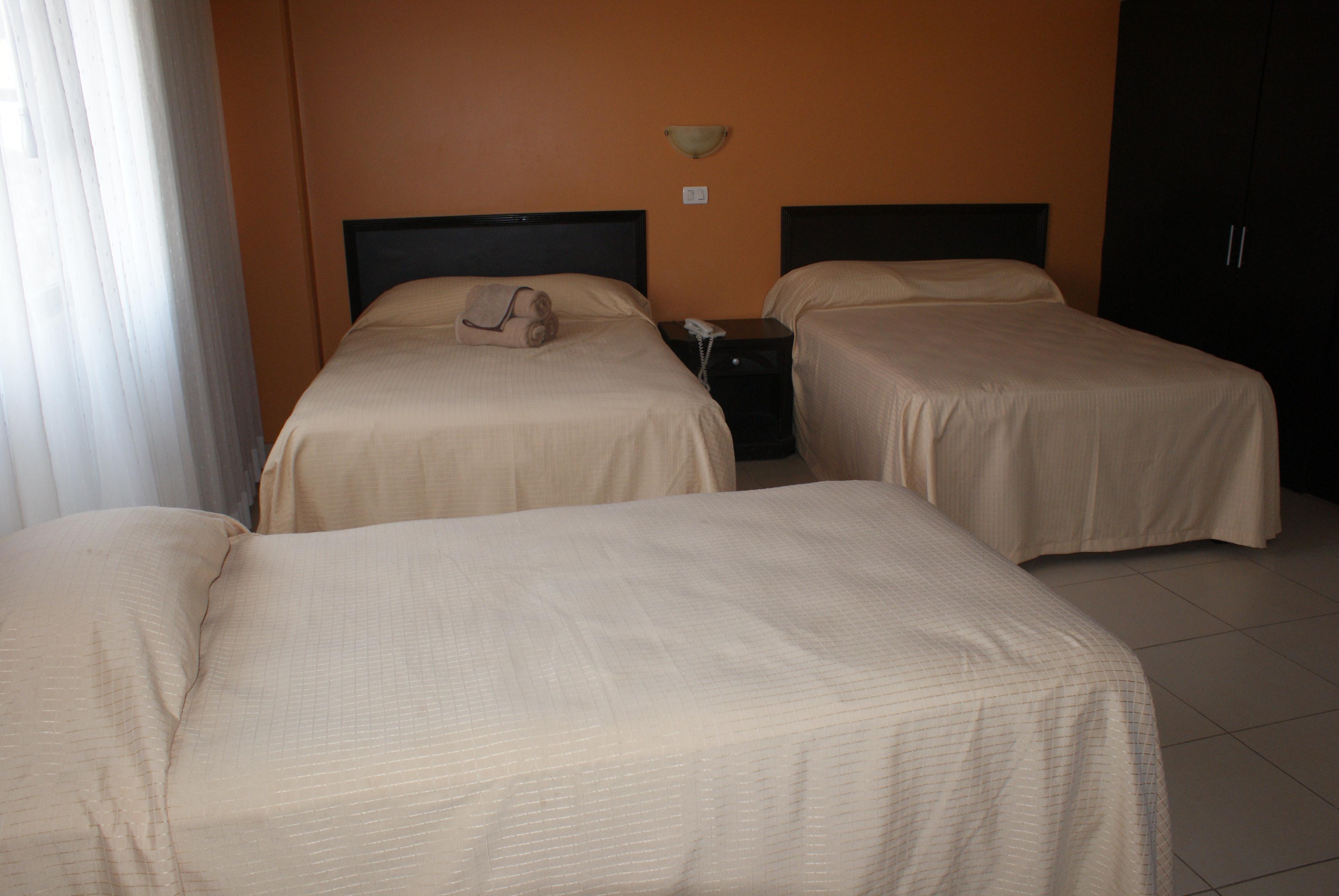 Hotel Miraflores Виляермоса Екстериор снимка