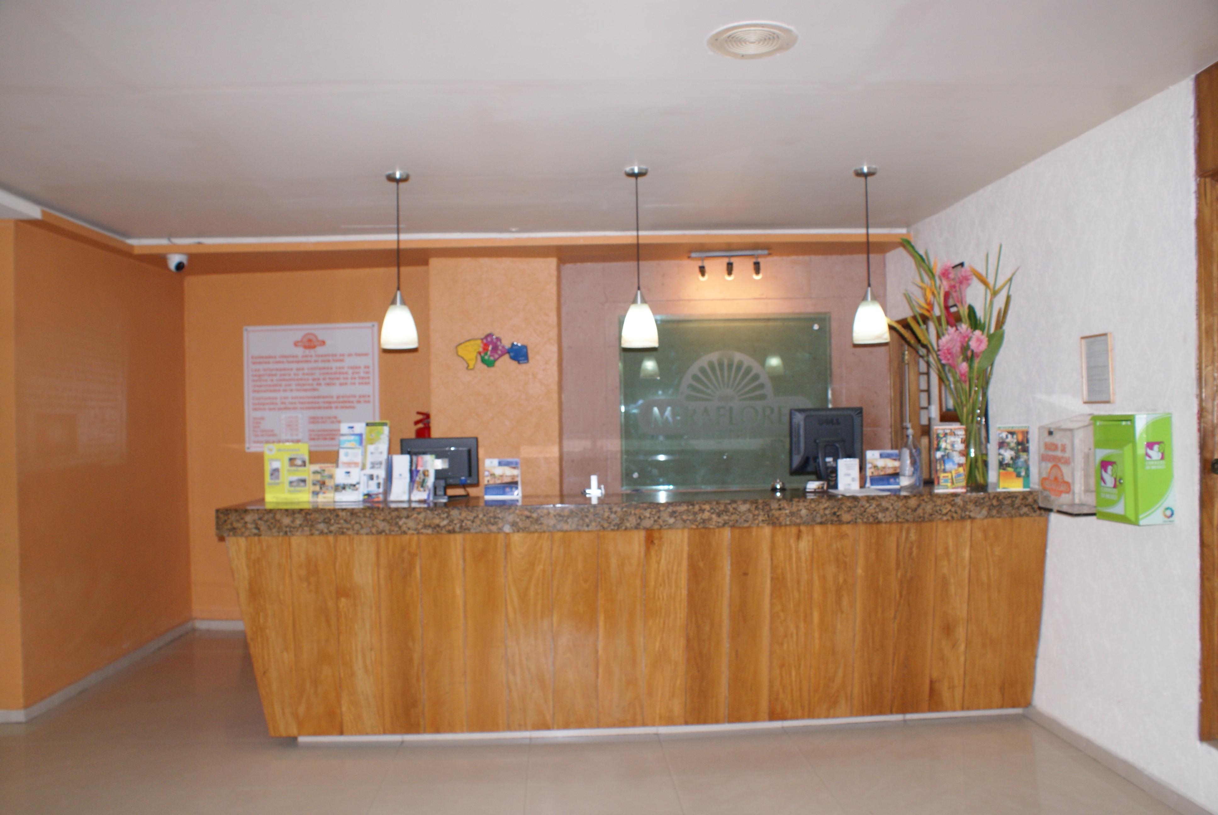 Hotel Miraflores Виляермоса Екстериор снимка