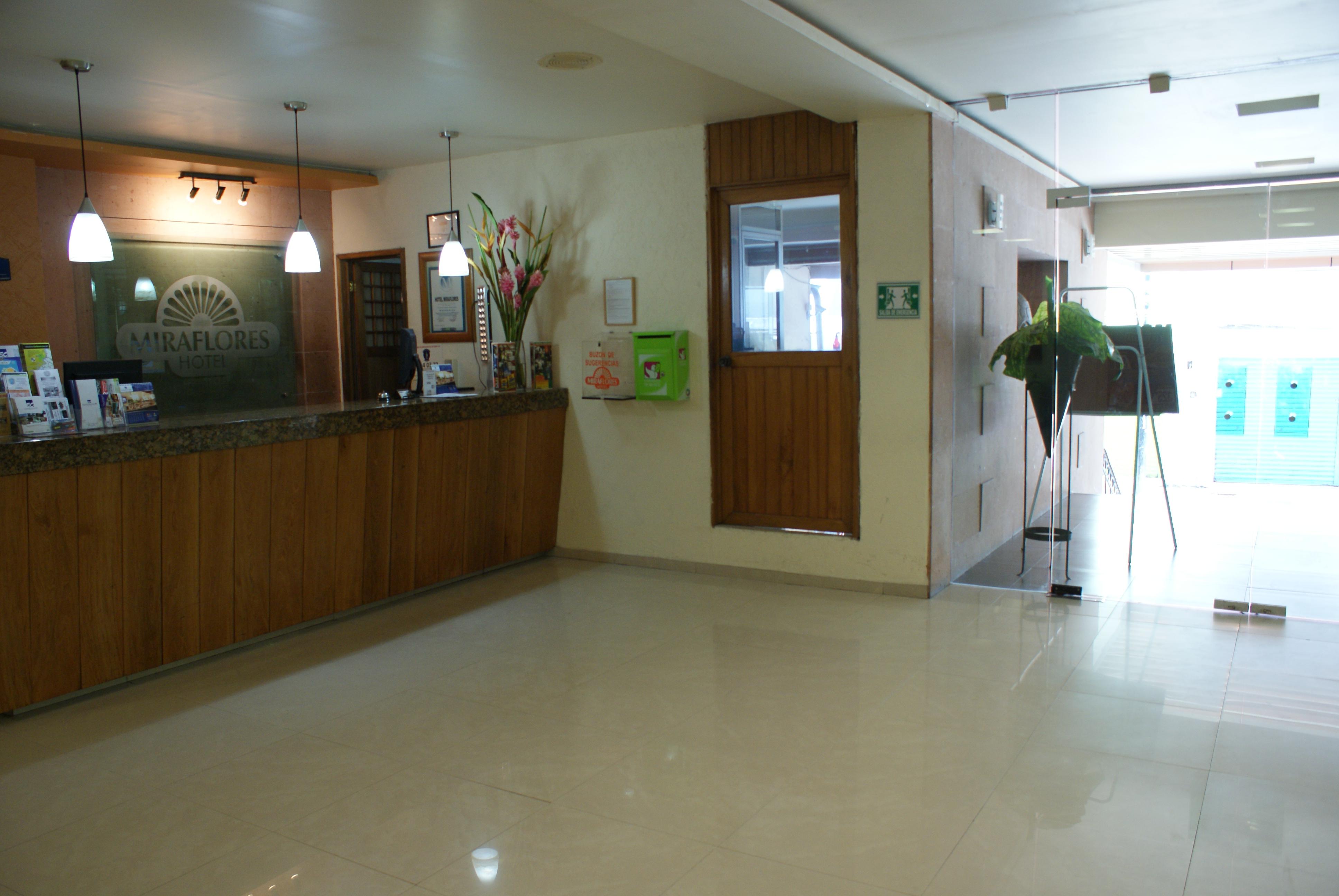 Hotel Miraflores Виляермоса Екстериор снимка