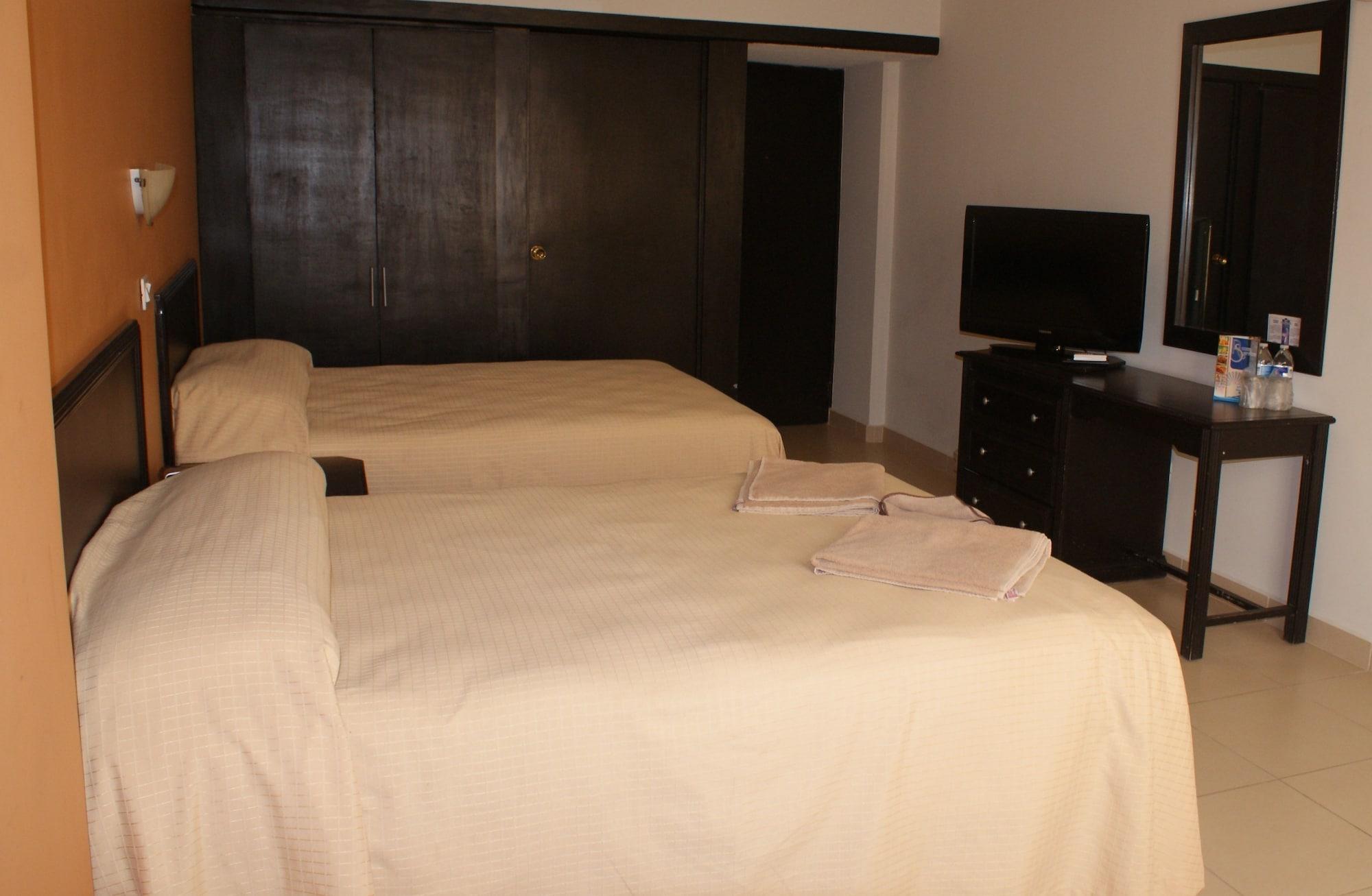 Hotel Miraflores Виляермоса Екстериор снимка