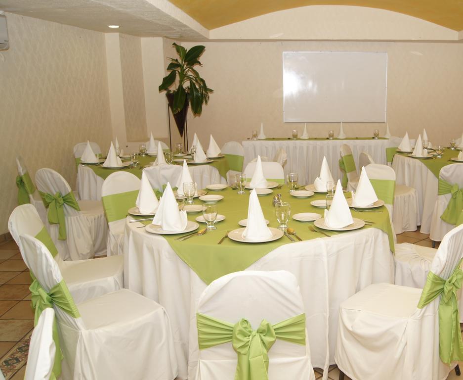 Hotel Miraflores Виляермоса Екстериор снимка