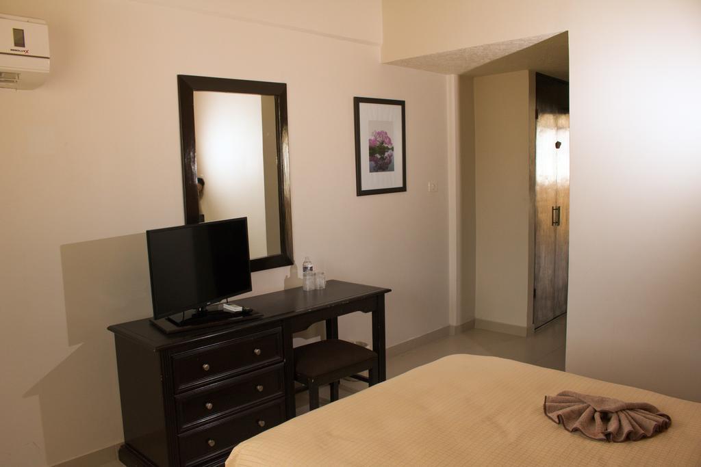 Hotel Miraflores Виляермоса Екстериор снимка
