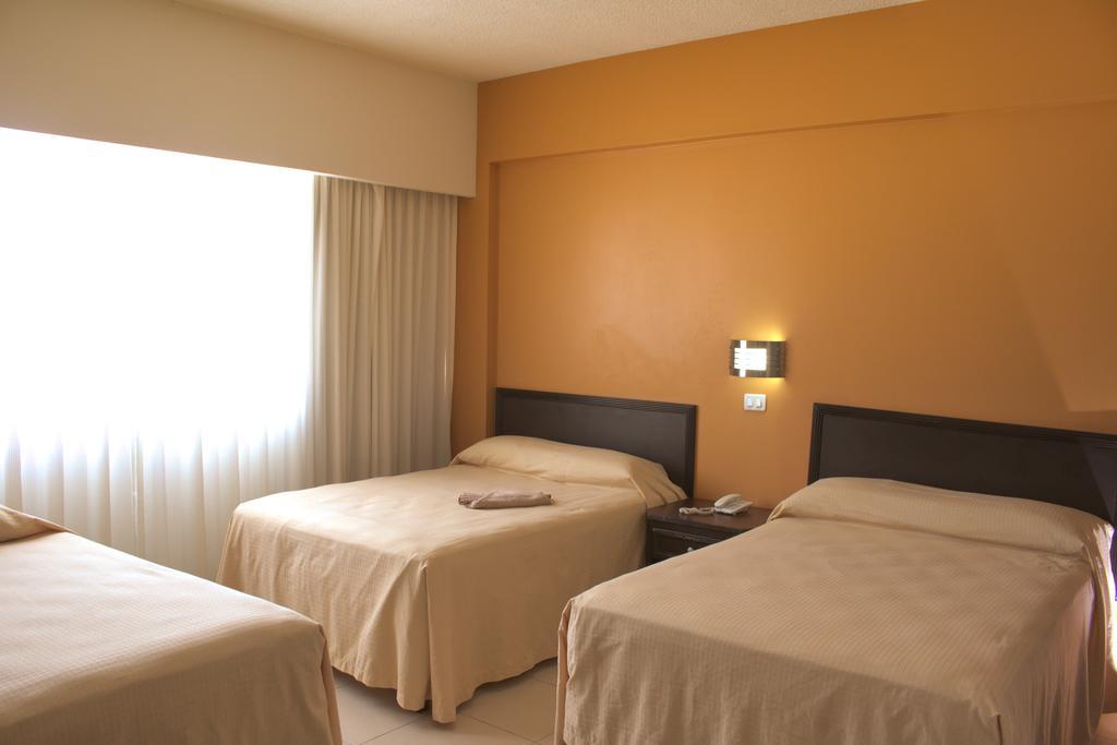 Hotel Miraflores Виляермоса Екстериор снимка