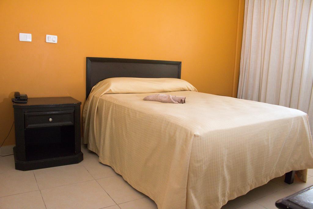 Hotel Miraflores Виляермоса Екстериор снимка