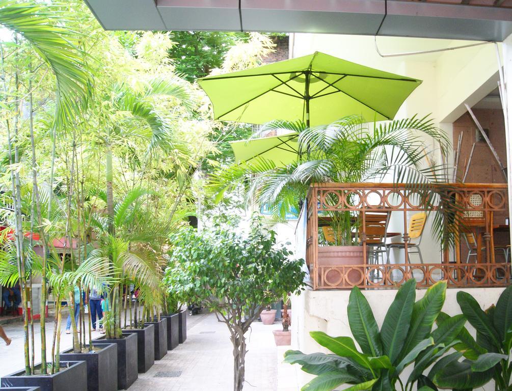 Hotel Miraflores Виляермоса Екстериор снимка