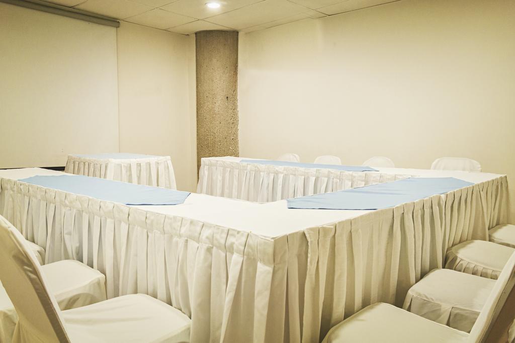 Hotel Miraflores Виляермоса Екстериор снимка