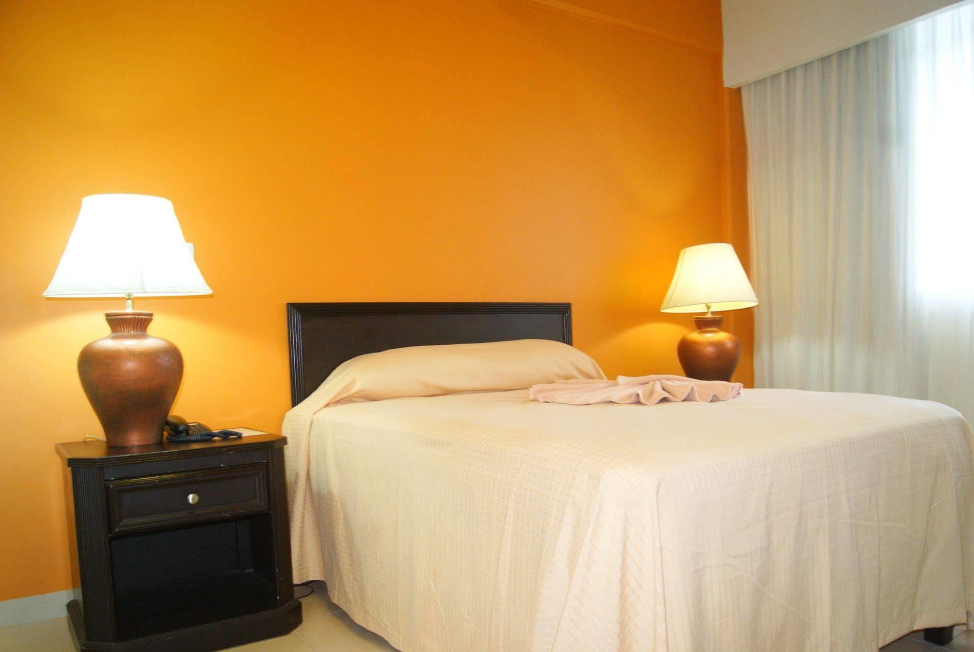 Hotel Miraflores Виляермоса Екстериор снимка